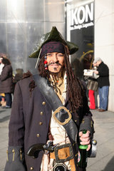 Berlin  Deutschland  Mann als Pirat verkleidet