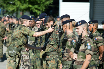 Muellheim  Deutschland  Soldaten auf dem Kasernengelaende der Robert-Schuhmann-Kaserne