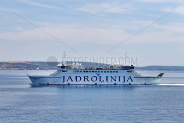 Zadar  Kroatien  Faehre der Reederei Jadrolinija vor Zadar
