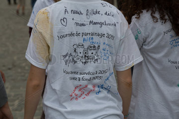 Reims  Frankreich  Studenten feiern das Erstsemester mit dem journee de parrainage