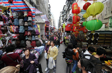 Hong Kong  China  Menschen auf dem Mong Kok Ladies Market
