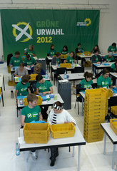 Berlin  Deutschland  Auszaehlung der Wahlbriefe zur Urwahl 2012 von Buendnis 90/Die Gruenen