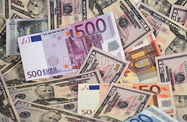 Euro- und Dollarscheine