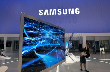 Berlin  Deutschland  Flachbildschirme in LED-Technik von Samsung