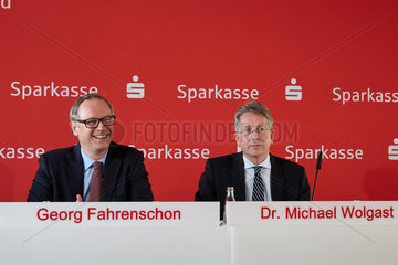 Berlin  Deutschland  Georg Fahrenschon  DSGV-Praesident  und Michael Wolgast  DSGV-Chefvolkswirt