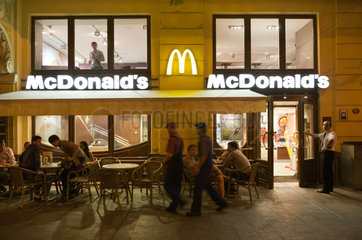 Lemberg  Ukraine  Mc Donalds-Schnellrestaurant bei der Schliessung