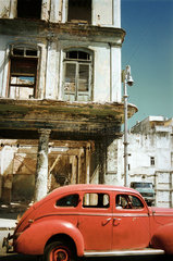 Havanna  Kuba  roter Ford Deluxe  Baujahr 1940