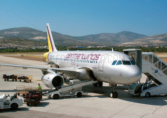 Split  Kroatien  Gepaeck am Flugzeug der germanwings am Airport Split
