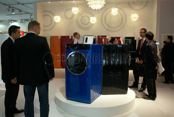 Berlin  Deutschland  Waschvollautomaten und Kuehlschraenke von Haier auf der IFA 2010