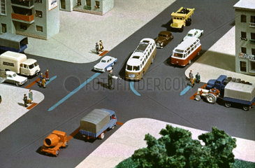 Strassenkreuzung  Fahrschulausbildung DDR  um 1961