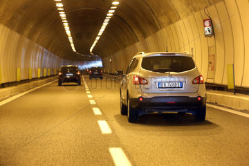 Brixen  Italien  Autos in einem Tunnel der Brennerautobahn A22