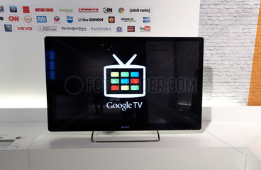 Berlin  Deutschland  Flachbildschirm von Sony mit dem Logo von Google TV auf der IFA 2011