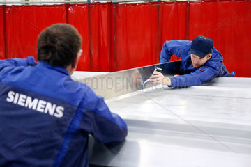 Krefeld  Deutschland  Siemens Mobility  Montage des neuen ICE 3