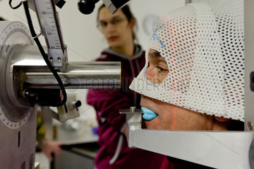 Berlin  Deutschland  Behandlung eines Aderhautmelanoms im Zentrum fuer Ionenstrahltechniken
