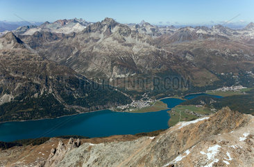 Surlej  Schweiz  Ausblick von der Corvatsch-Bergbahn auf das Bernina Gebirge