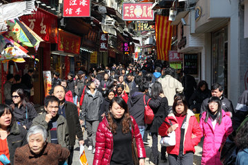 Macau  China  belebte Einkaufsstrasse