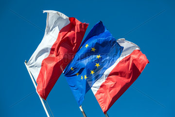 Zoppot  Polen  EU-Fahne und polnische Flaggen