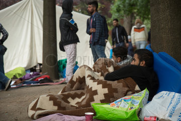 Berlin  Deutschland  Fluechtlinge vor dem Landesamt fuer Gesundheit und Soziales