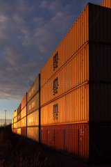 Ludwigsfelde  Deutschland  gestapelte Frachtcontainer im Industriepark Ludwigsfelde-Ost