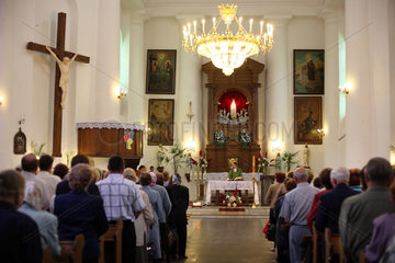 Scucyn  Weissrussland  polnische Glaeubige in einem katholischen Gottesdienst