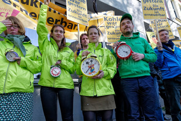 Berlin  Deutschland  Protest gegen Pro-Kohle-Politik der Gewerkschaften