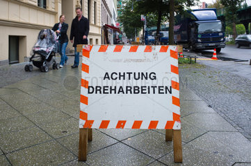 Berlin  Deutschland  Dreharbeiten auf der Schoenhauser Allee