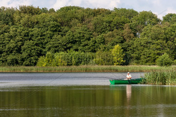 Gallin-Kuppentin  Deutschland  Angler im Ruderboot auf dem Daschower See