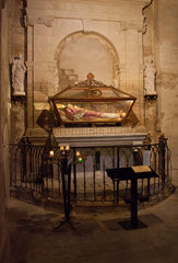 Uzes  Frankreich  Grabmal von Mgr. Bonaventure Baueyn  einem Bischof von Uzes im 18. Jahrhundert