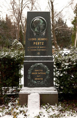 Berlin  Deutschland  Grab des Historikers Georg Heinrich Pertz