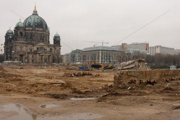 Berlin  Deutschland  letzte Abrissarbeiten am Palast der Republik