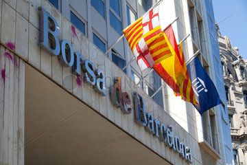 Barcelona  Spanien  Fassade der Boerse in Barcelona ist farbbeutelbeschiermt