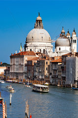 Venedig  Italien  die Kirche Santa Maria della Salute am Canale Grande