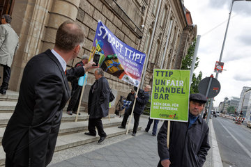 Berlin  Deutschland  Protest gegen das Freihandelsabkommen