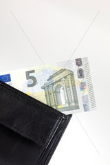 Berlin  Deutschland  5 Euro Schein mit einem Portmonee