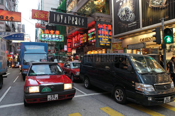 Hong Kong  China  Strassenverkehr im Stadtteil Kowloon