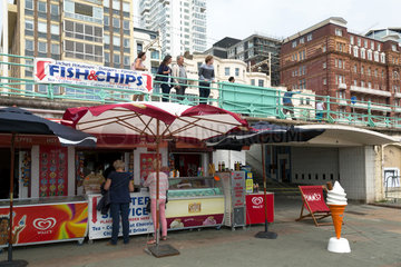 Brighton  Grossbritannien  Fish-and- Chips-Imbiss am Strand