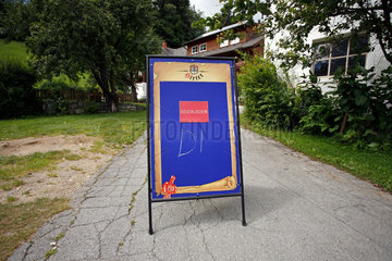Afritz am See  Oesterreich  Tafel mit dem Hinweis Dienstag geschlossen