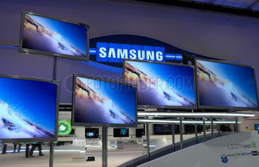 Berlin  Deutschland  Flachbildschirme in LED-Technik von Samsung