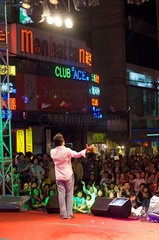 Seoul  Suedkorea  Konzert in den Strassen von Itaewon