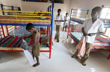 Chennai  Indien  Jungen im Schlafsaal eines Waisenheims