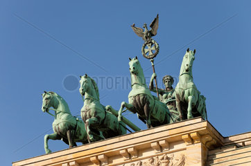 Berlin  Deutschland  die Quadriga von Johann Gottfried Schadow auf dem Brandenburger Tor