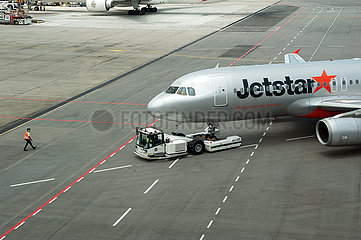 Singapur  Republik Singapur  A320 Passagierflugzeug von Jetstar auf dem Flughafen Changi