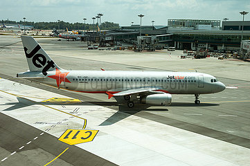 Singapur  Republik Singapur  A320 Passagierflugzeug von Jetstar auf dem Flughafen Changi