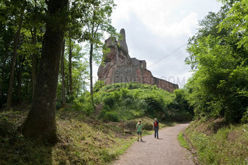 Wissembourg  Frankreich  die mittelalterliche Felsenburg Fleckenstein