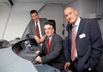 Krefeld  Deutschland  Siemens Mobility  Verkehrsminister Michael Groschek  SPD  besucht das Werk