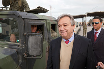 Ben Gardane  Tunesien  UNO-Fluechtlingskommissar Antonio Guterres an der tunesischen Grenze