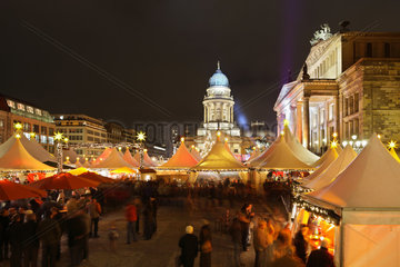Berlin  Deutschland  Weihnachtsmarkt auf dem Gendarmenmarkt