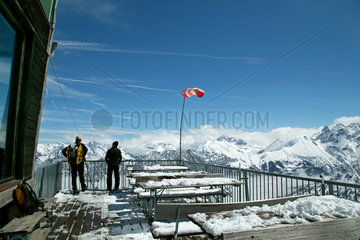 Oberstdorf  Deutschland  Besucher auf der Bergstation des Fellhorns