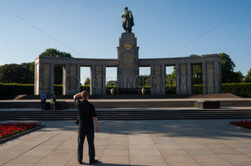 Berlin  Deutschland  Sowjetisches Ehrenmal in Tiergarten