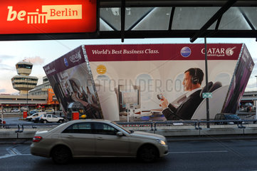 Berlin  Deutschland  Werbung fuer Qatar Airways am Flughafen Berlin-Tegel